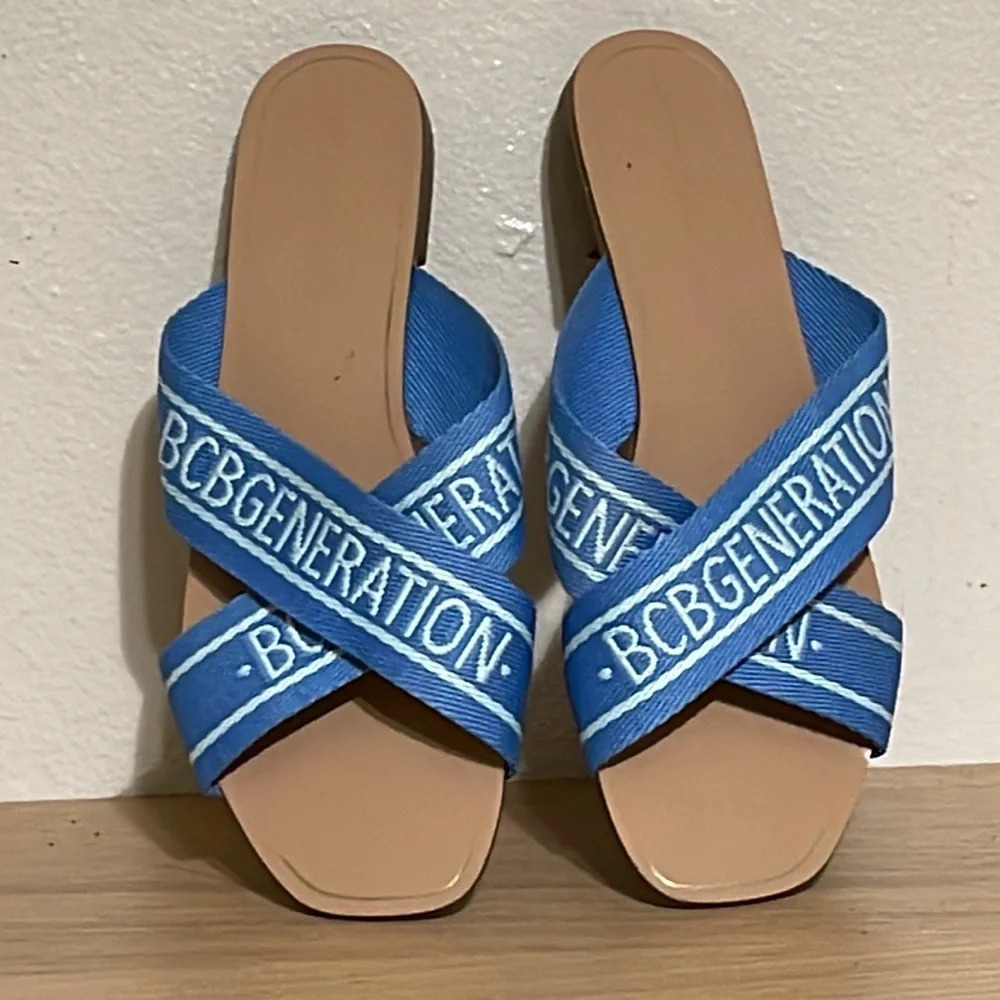 BCBGeneration blue flat Sandals sz 9